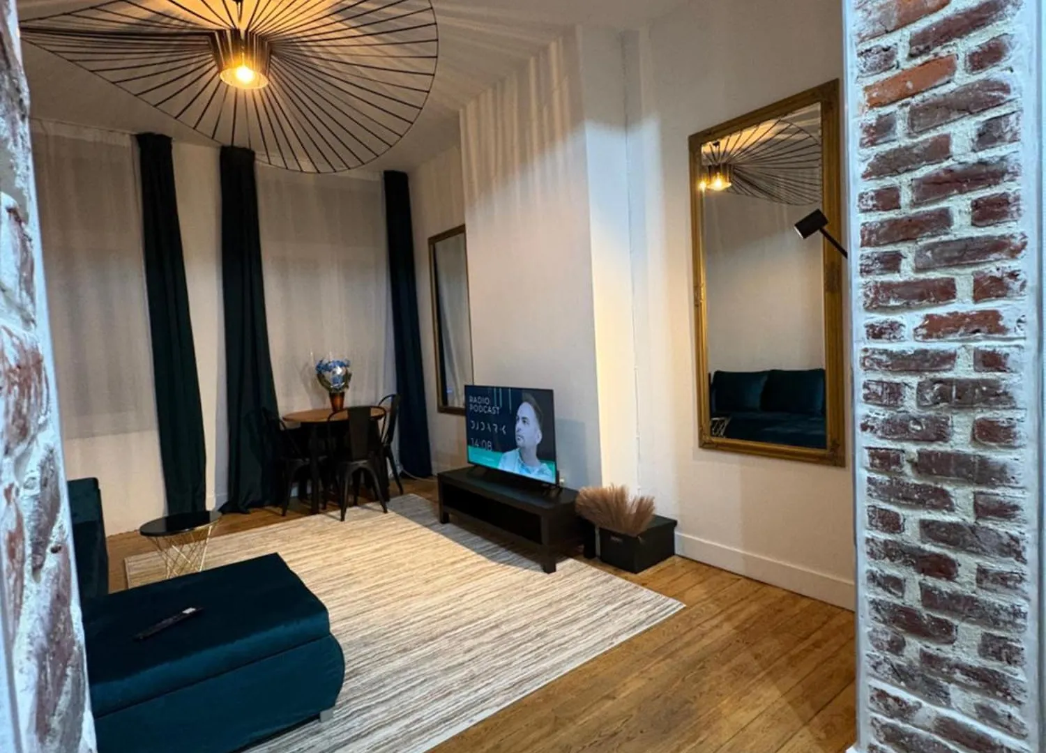 Apartment Echoes Of The Mirror Brussels